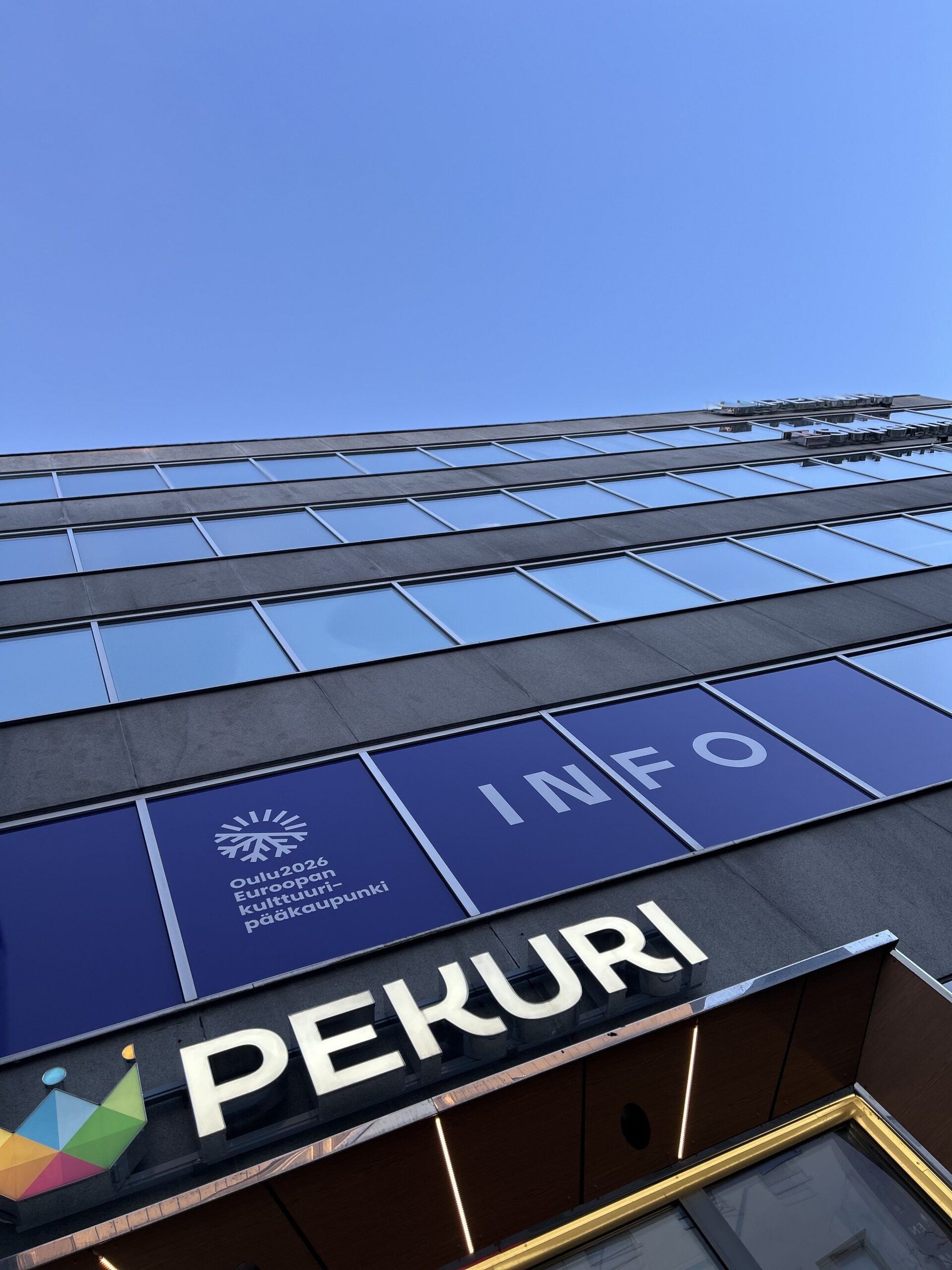 kuvassa pekurin rakennuksen seinä